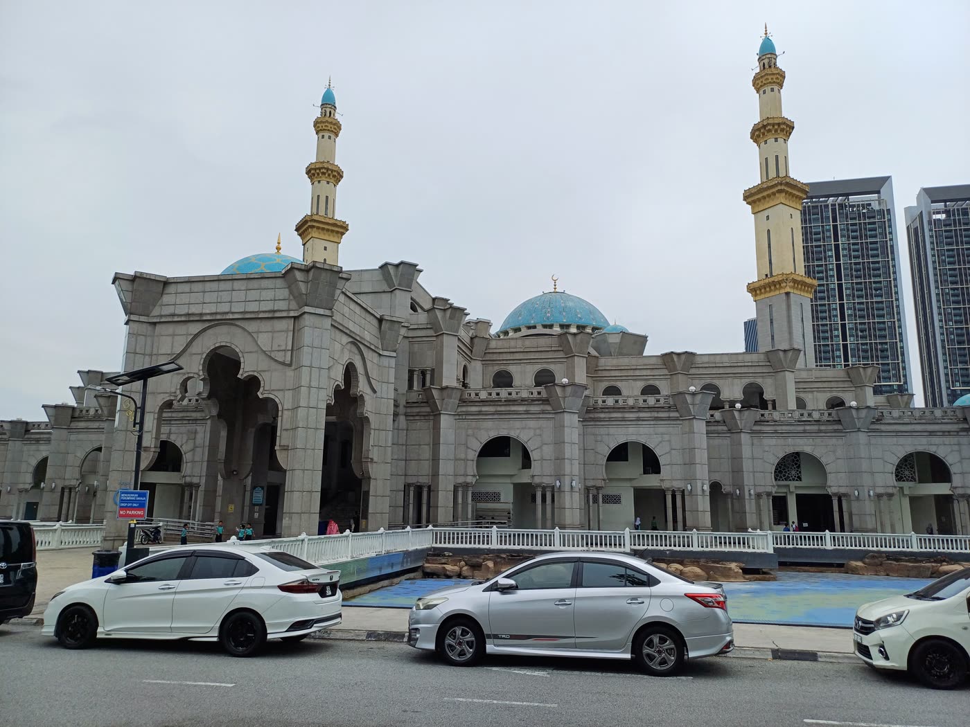 Masjid Wilayah Persekutuan — exterior